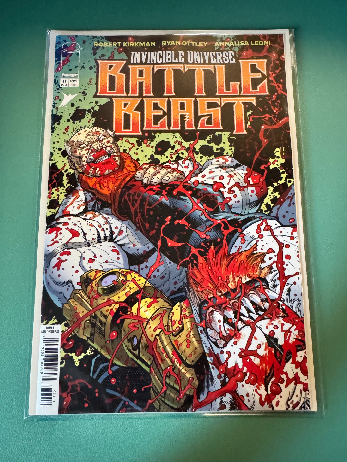 无敌宇宙:战斗之兽 #11 封面 A Ryan Ottley & Annalisa Leoni