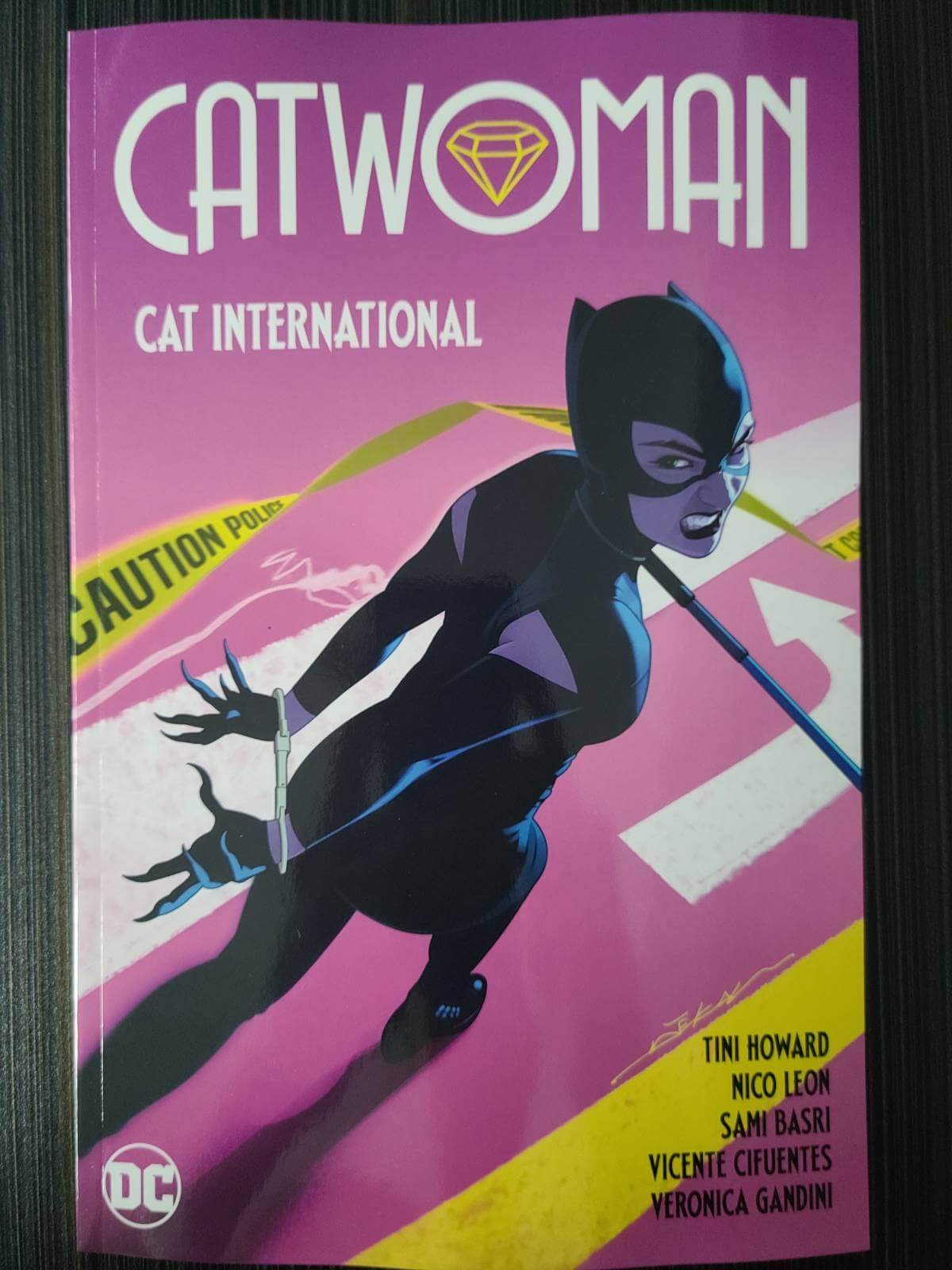 Catwoman TP Vol 02 Cat International