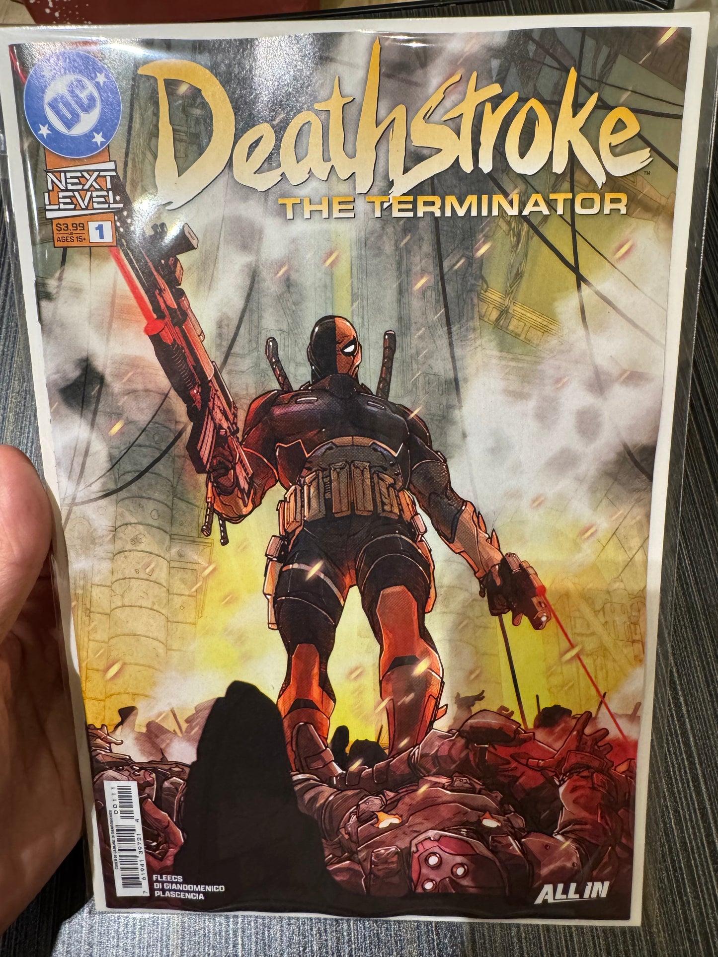 Deathstroke The Terminator #1 封面 A Carmine Di Giandomenico