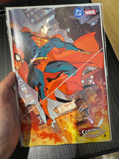 DC漫威超人蜘蛛侠#1（单期）封面X Jorge Jimenez环绕式卡纸变体版 | 2026年3月24日