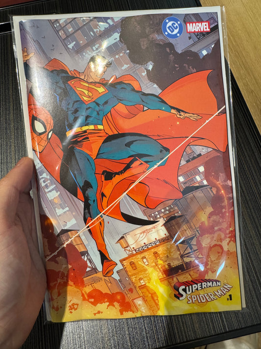 DC漫威超人蜘蛛侠#1（单期）封面X Jorge Jimenez环绕式卡纸变体版 | 2026年3月24日