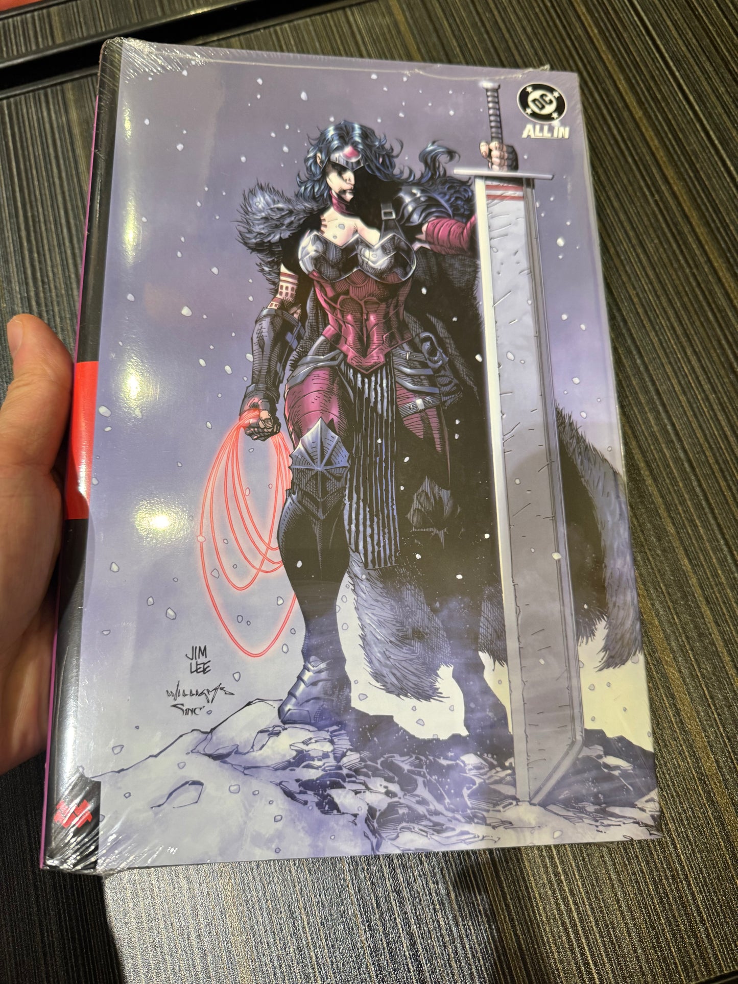 《绝对神奇女侠精装版 第一卷 最后的亚马逊变体封面》