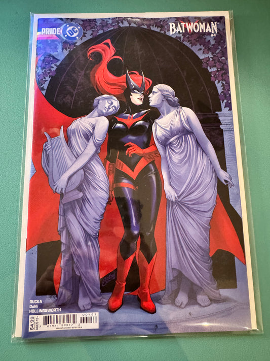 《蝙蝠女侠》第4期 封面 E Betsy Cola DC Pride 特别卡纸变体