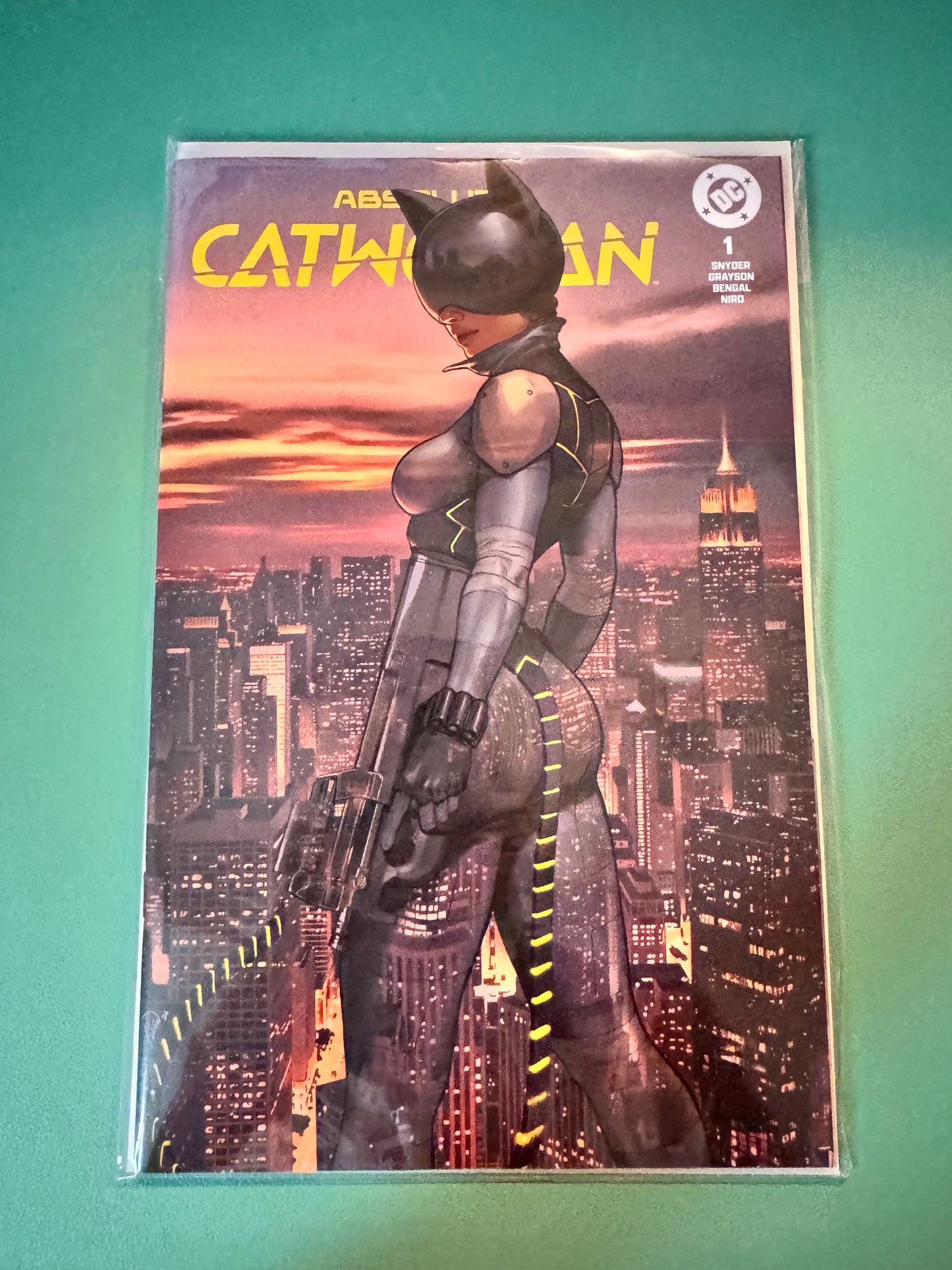 ABSOLUTE CATWOMAN #1 IVAN TALAVERA 616 COMICS Trade Dress Variant A (EXCLUSIVE)