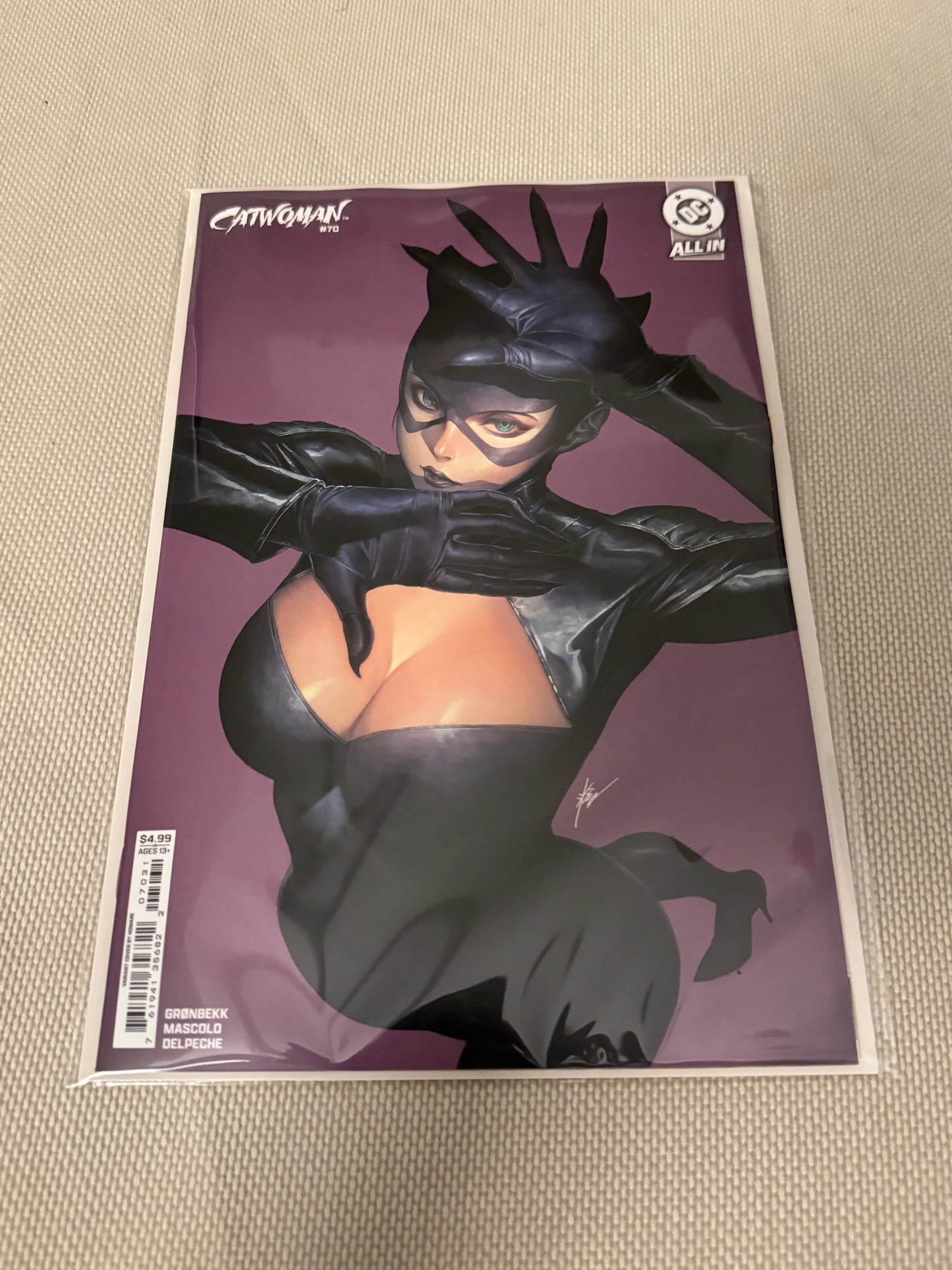 Catwoman #70 Cover C Homare Card Stock Variant | 19 November 2024