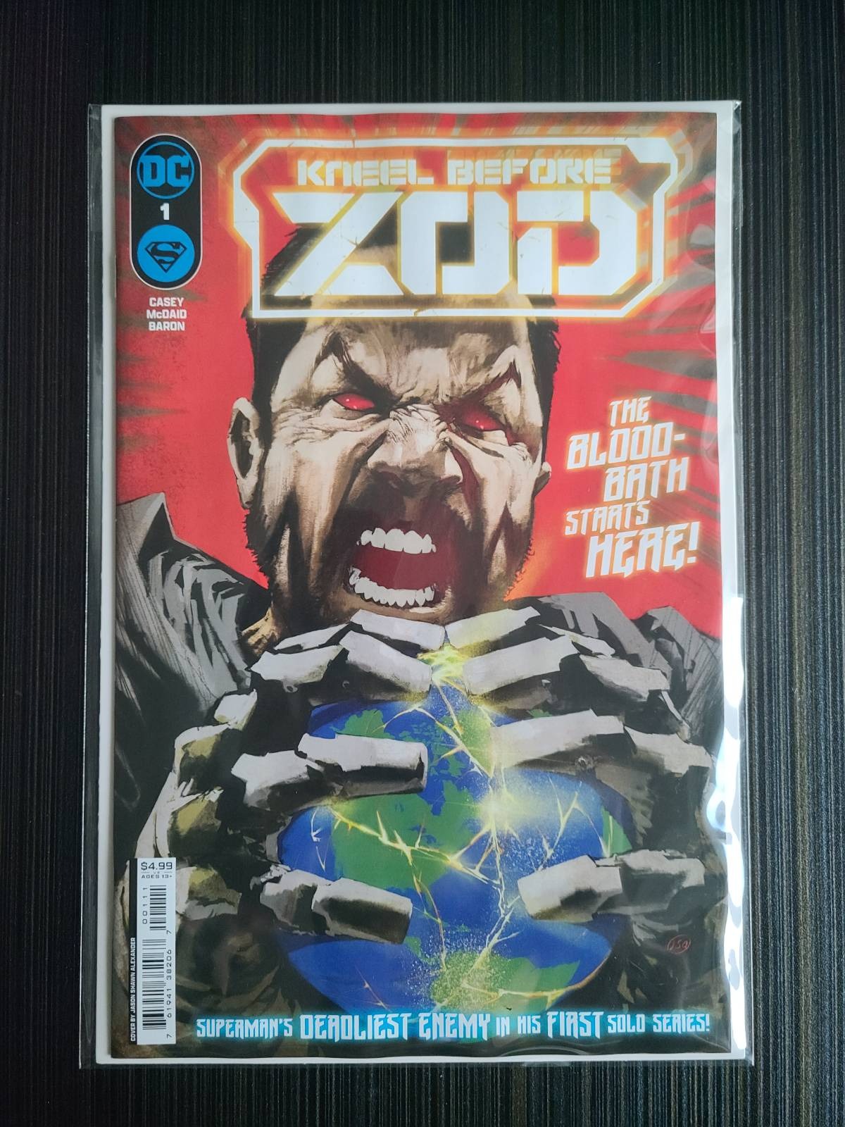 《Kneel Before Zod》#1（共 12 個）封面 A Jason Shawn Alexander