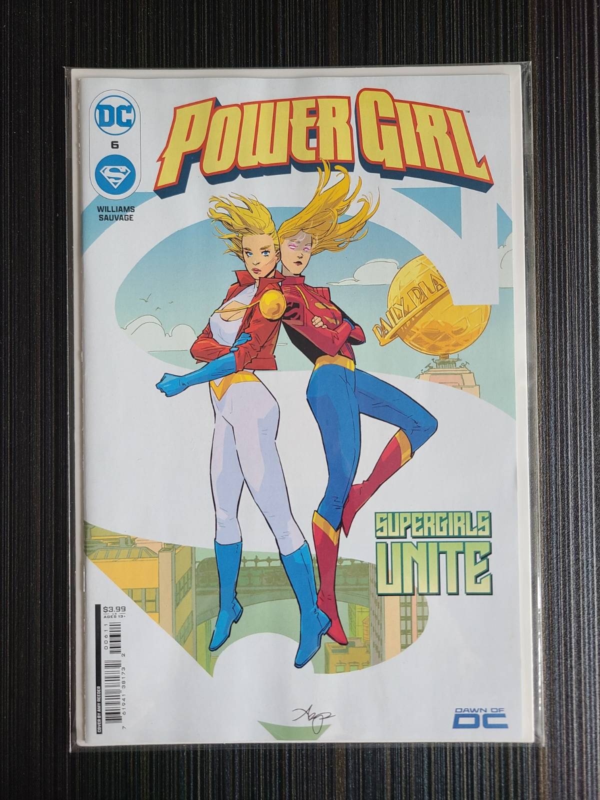 Power Girl #6 封面 A 艾米·里德 (Amy Reeder)