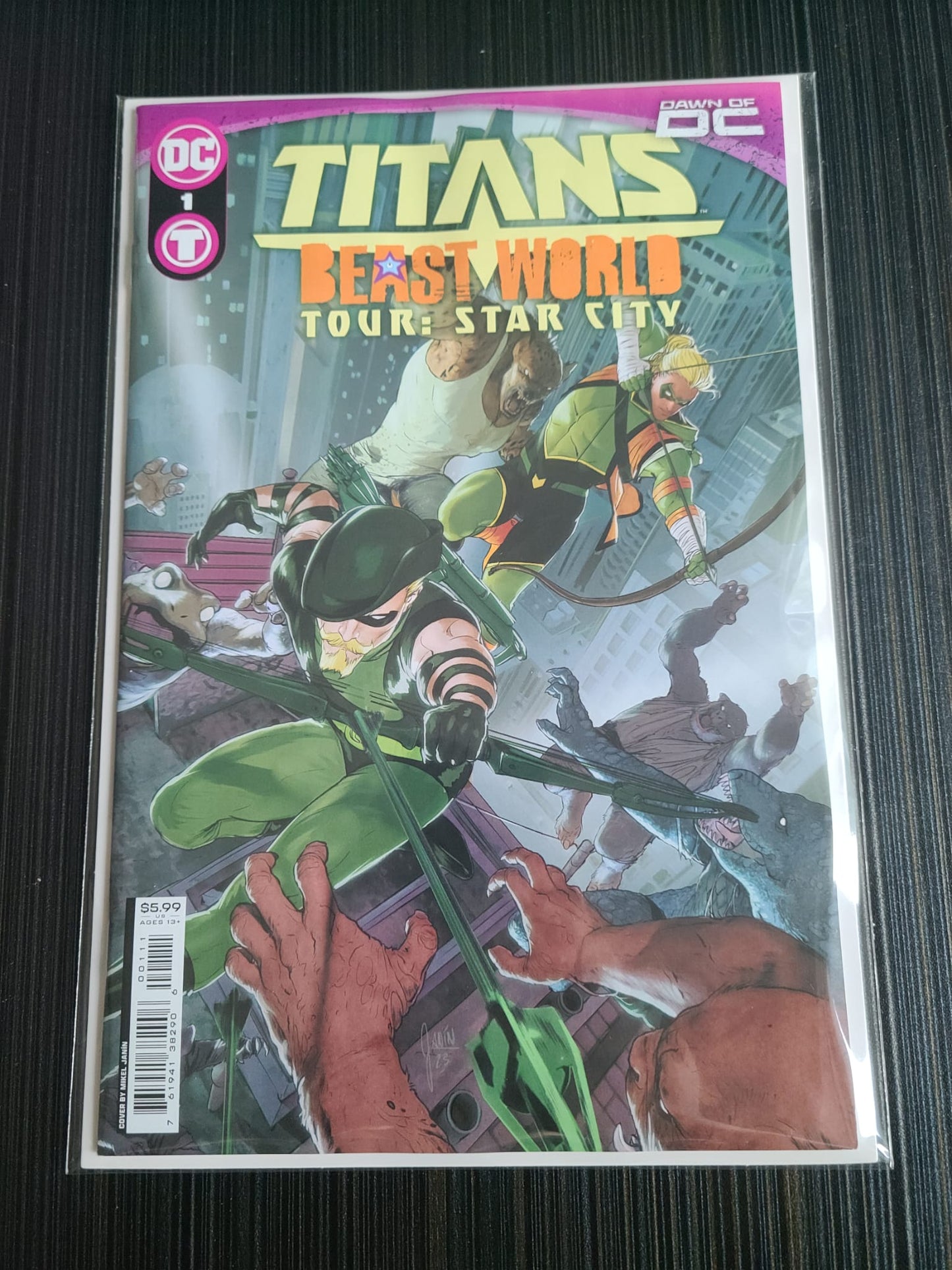 Titans Beast 世界巡迴演唱會 Star City #1 (One Shot) 封面 A Mikel Janin